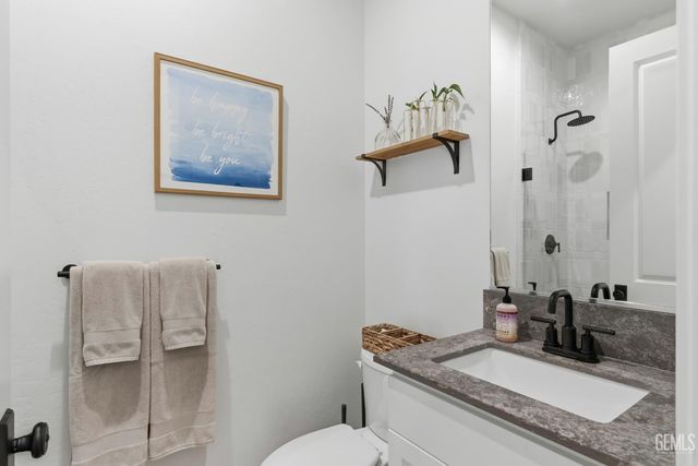 8809 Dromana Court, Bakersfield, CA 93314