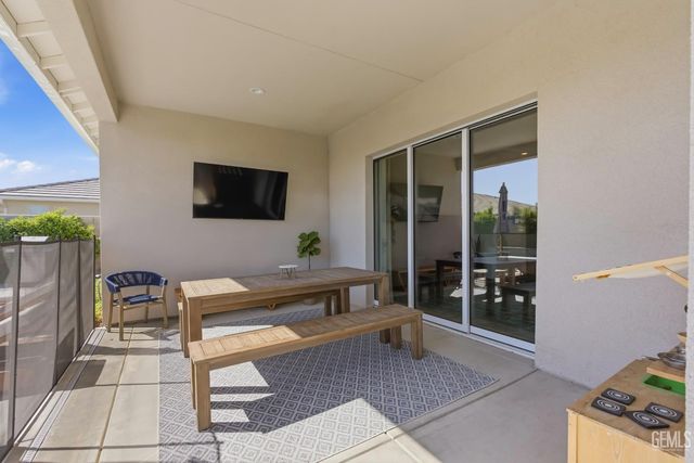 8809 Dromana Court, Bakersfield, CA 93314