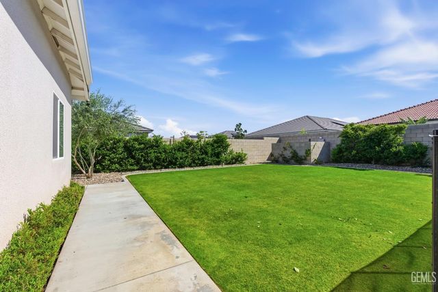 8809 Dromana Court, Bakersfield, CA 93314