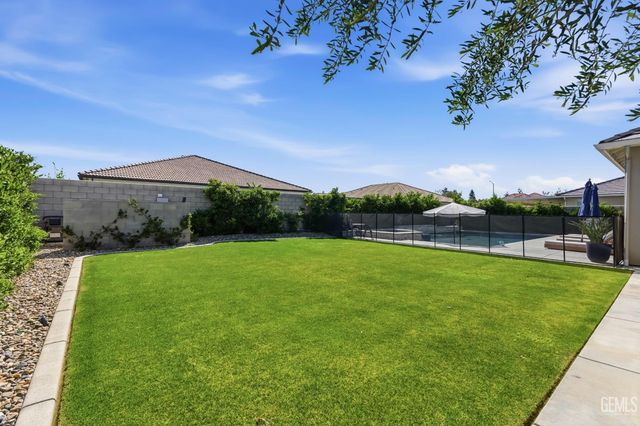 8809 Dromana Court, Bakersfield, CA 93314