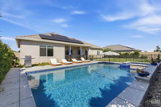 8809 Dromana Court, Bakersfield, CA 93314