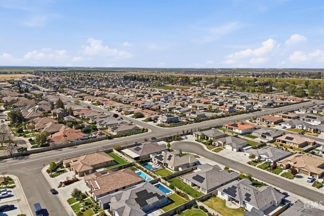 8809 Dromana Court, Bakersfield, CA 93314