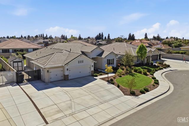 8809 Dromana Court, Bakersfield, CA 93314