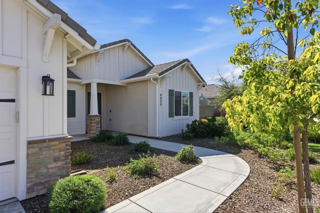 8809 Dromana Court, Bakersfield, CA 93314