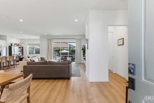 8809 Dromana Court, Bakersfield, CA 93314