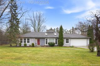 16145 Madoline Street, Beverly Hills Village, MI 48025