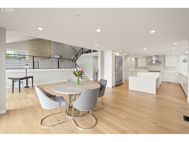 2236 SUMMIT Ct, Lake Oswego, OR 97034