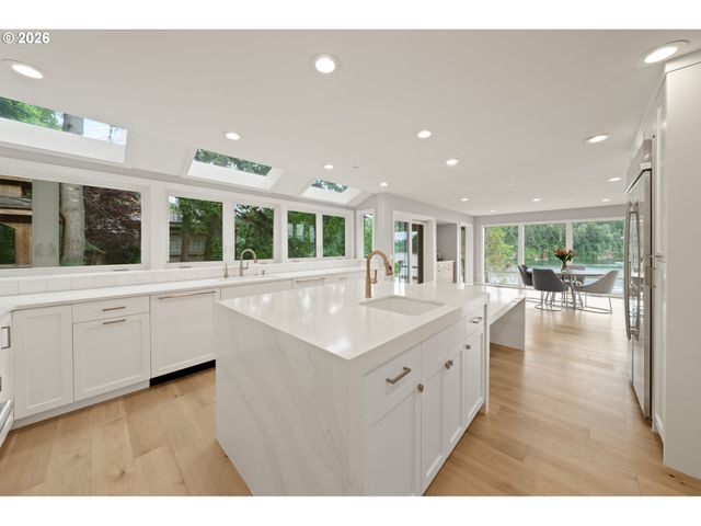 2236 SUMMIT Ct, Lake Oswego, OR 97034