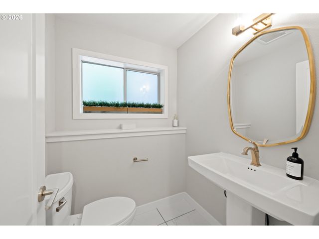 2236 SUMMIT Ct, Lake Oswego, OR 97034