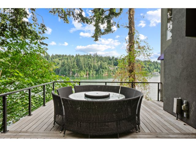 2236 SUMMIT Ct, Lake Oswego, OR 97034