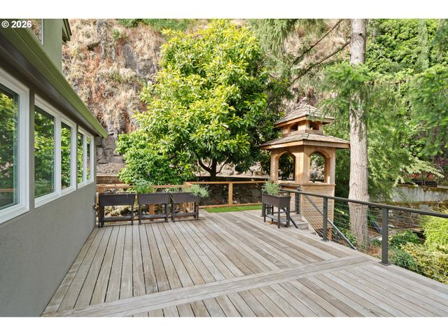 2236 SUMMIT Ct, Lake Oswego, OR 97034