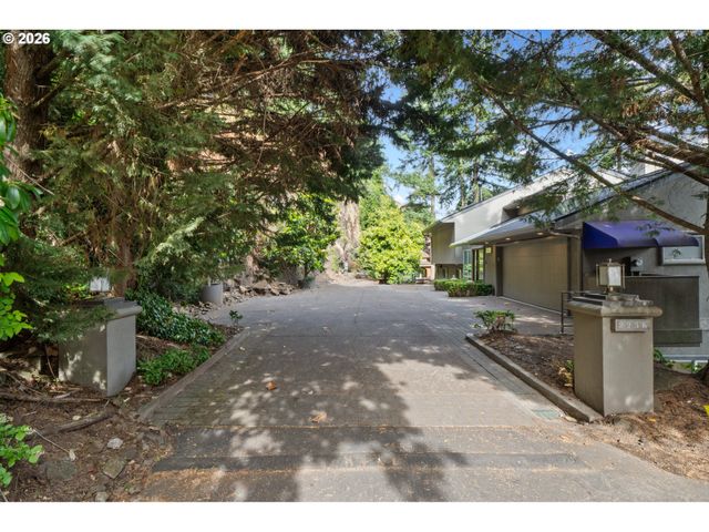 2236 SUMMIT Ct, Lake Oswego, OR 97034