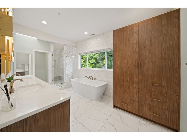 2236 SUMMIT Ct, Lake Oswego, OR 97034