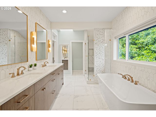2236 SUMMIT Ct, Lake Oswego, OR 97034