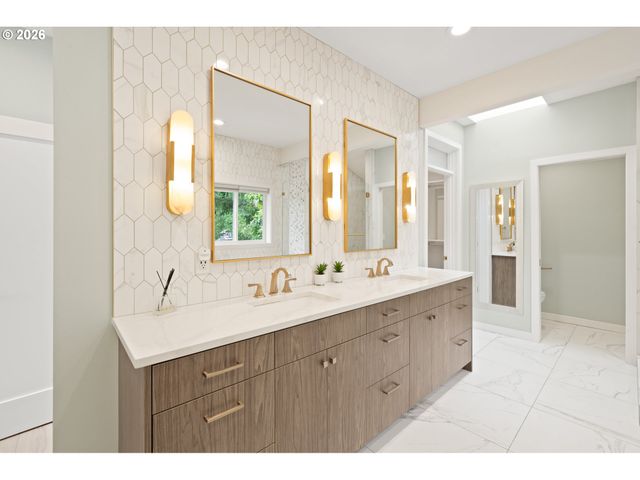 2236 SUMMIT Ct, Lake Oswego, OR 97034