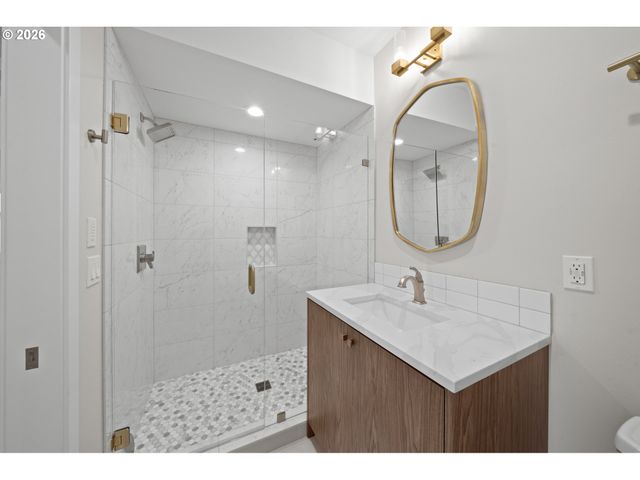 2236 SUMMIT Ct, Lake Oswego, OR 97034