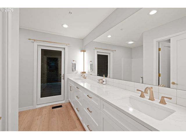 2236 SUMMIT Ct, Lake Oswego, OR 97034