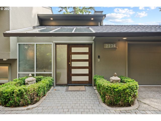 2236 SUMMIT Ct, Lake Oswego, OR 97034