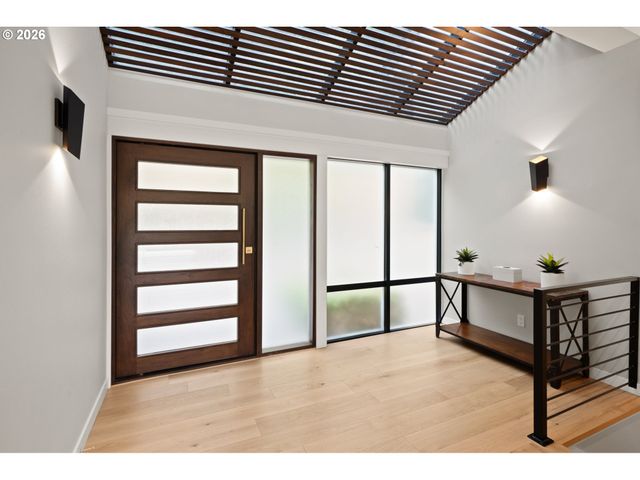 2236 SUMMIT Ct, Lake Oswego, OR 97034