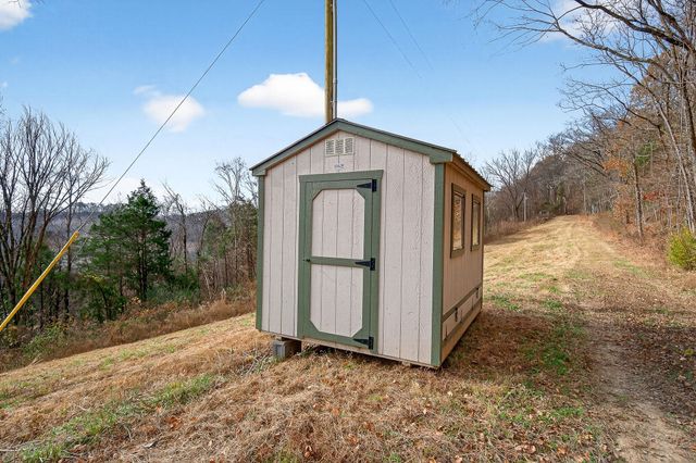 4187 Gladdice Hwy, Gainesboro, TN 38562