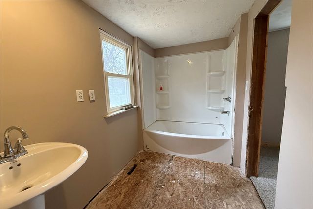 2343 Downing Ln, Hermitage, PA 16148