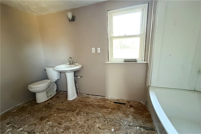 2343 Downing Ln, Hermitage, PA 16148