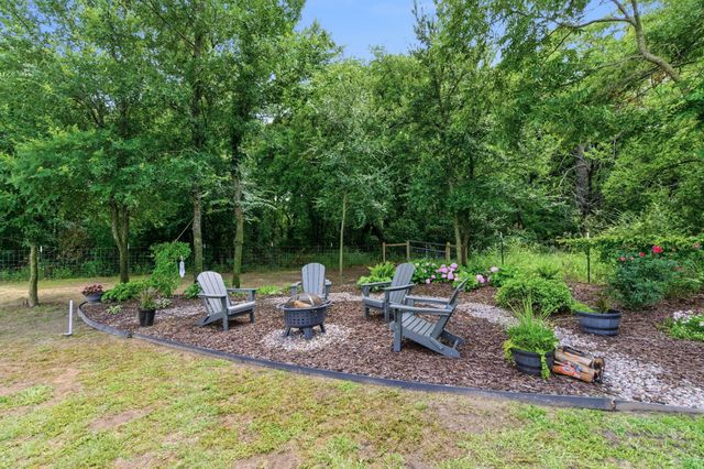 1054 Meadow Wood Terrace, Azle, TX 76020