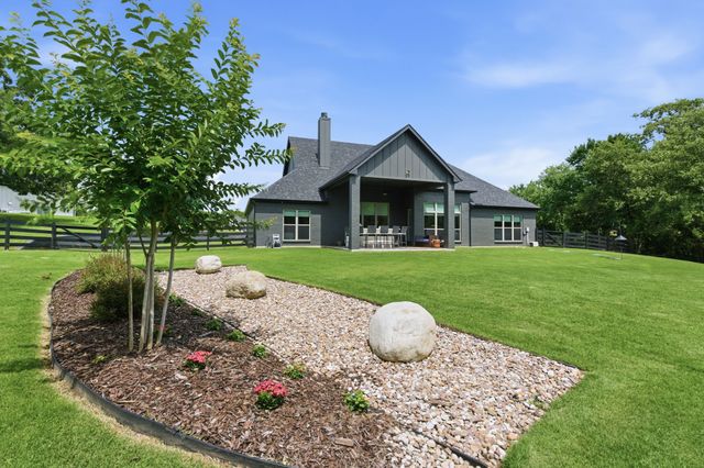 1054 Meadow Wood Terrace, Azle, TX 76020