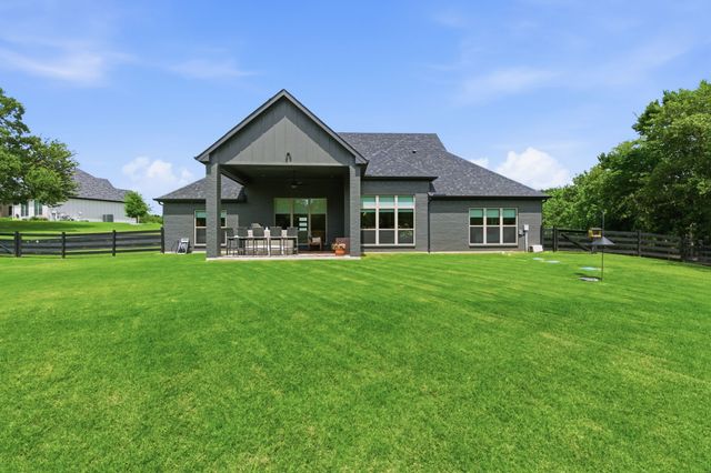 1054 Meadow Wood Terrace, Azle, TX 76020
