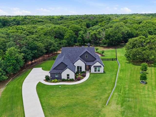1054 Meadow Wood Terrace, Azle, TX 76020