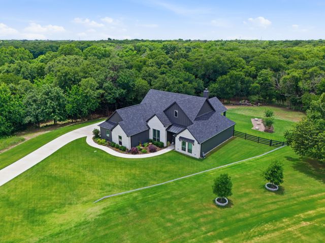 1054 Meadow Wood Terrace, Azle, TX 76020