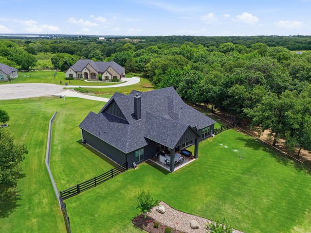 1054 Meadow Wood Terrace, Azle, TX 76020