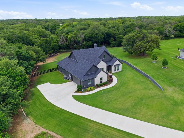 1054 Meadow Wood Terrace, Azle, TX 76020