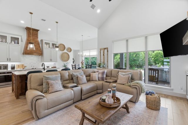 1054 Meadow Wood Terrace, Azle, TX 76020