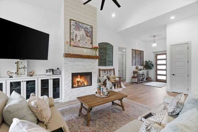 1054 Meadow Wood Terrace, Azle, TX 76020