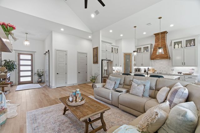 1054 Meadow Wood Terrace, Azle, TX 76020