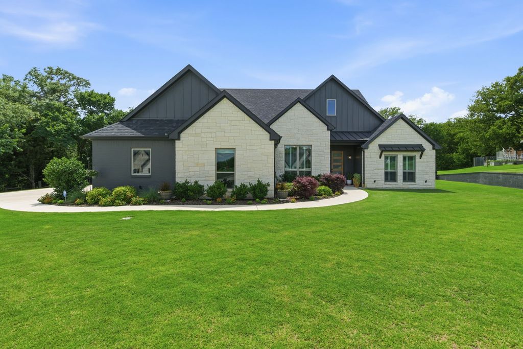 1054 Meadow Wood Terrace, Azle, TX 76020