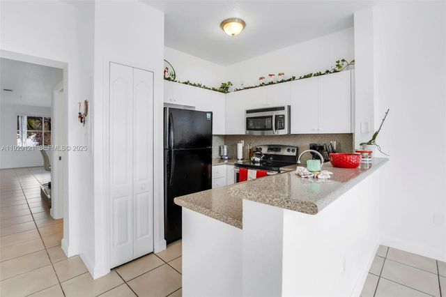 17710 NW 73rd Ave 201-20, Hialeah, FL 33015