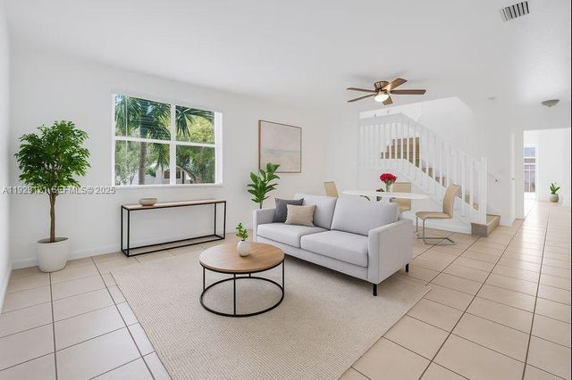 17710 NW 73rd Ave 201-20, Hialeah, FL 33015