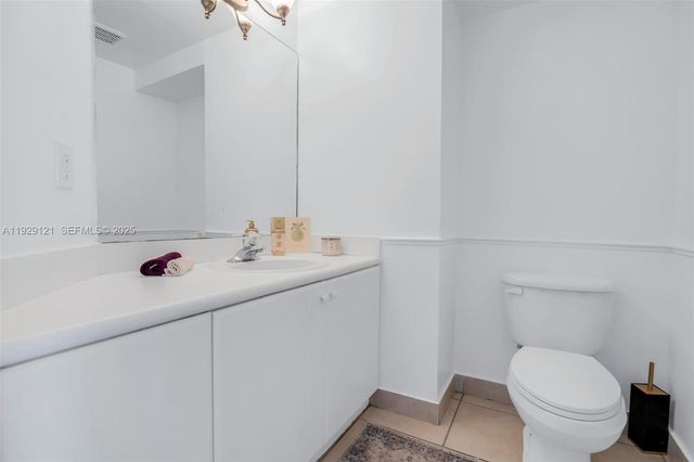 17710 NW 73rd Ave 201-20, Hialeah, FL 33015