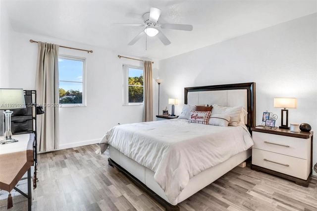 17710 NW 73rd Ave 201-20, Hialeah, FL 33015