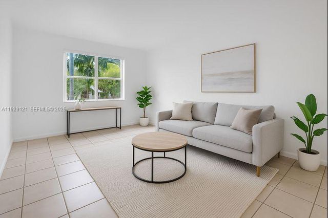 17710 NW 73rd Ave 201-20, Hialeah, FL 33015