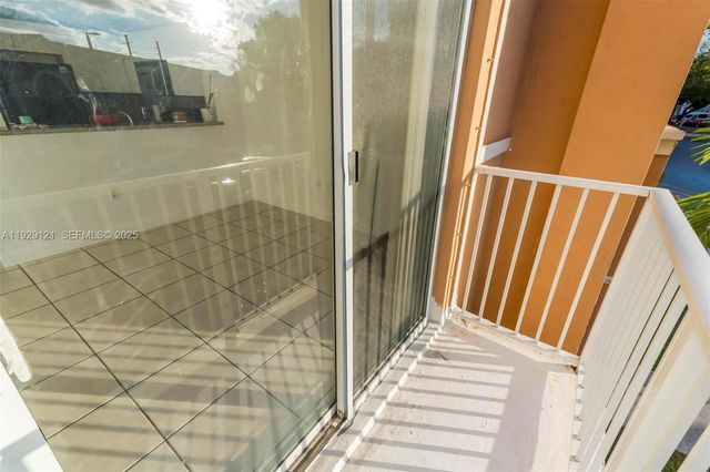 17710 NW 73rd Ave 201-20, Hialeah, FL 33015