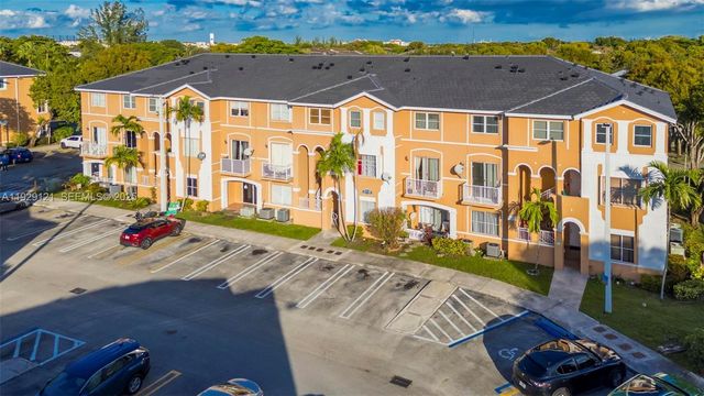 17710 NW 73rd Ave 201-20, Hialeah, FL 33015