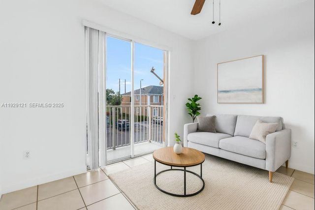 17710 NW 73rd Ave 201-20, Hialeah, FL 33015