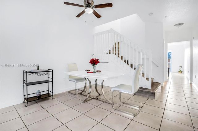 17710 NW 73rd Ave 201-20, Hialeah, FL 33015