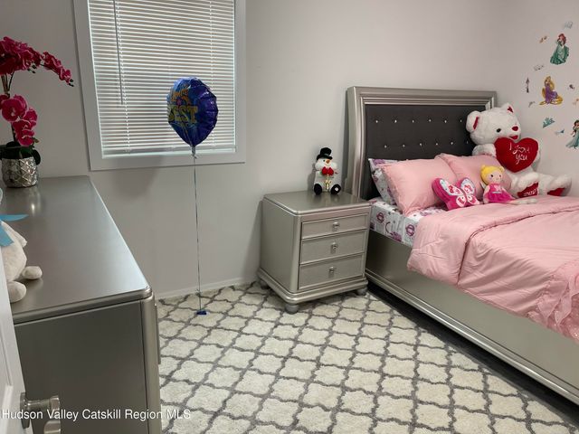 33 Mary Ave, Lake Katrine, NY 12449