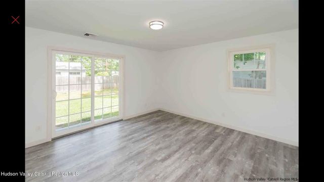 33 Mary Ave, Lake Katrine, NY 12449