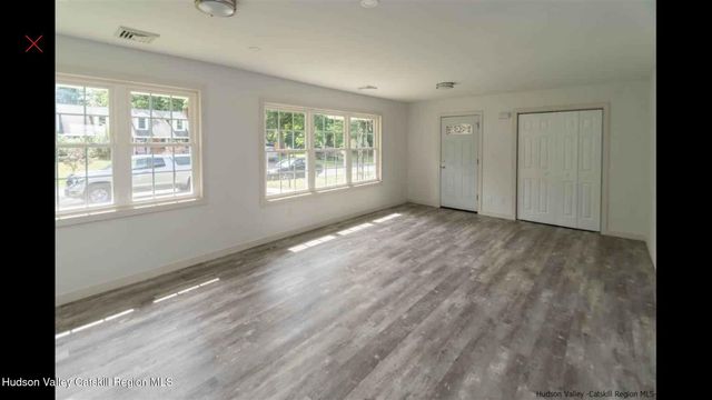 33 Mary Ave, Lake Katrine, NY 12449