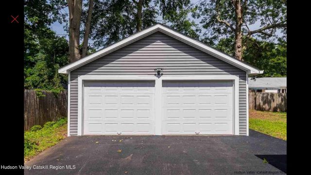 33 Mary Ave, Lake Katrine, NY 12449